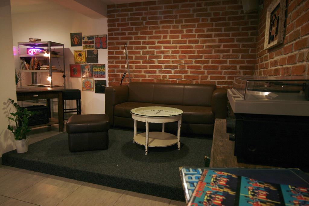 Pozitiv Hostel *